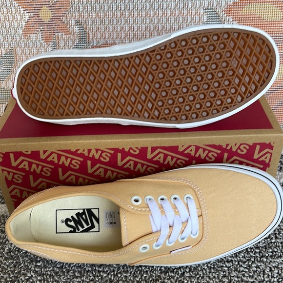 Vans WMNS Authentic
Color Theory Honey Peach
VN0A5KS9BLP
Sneakers - Picture 4 of 16